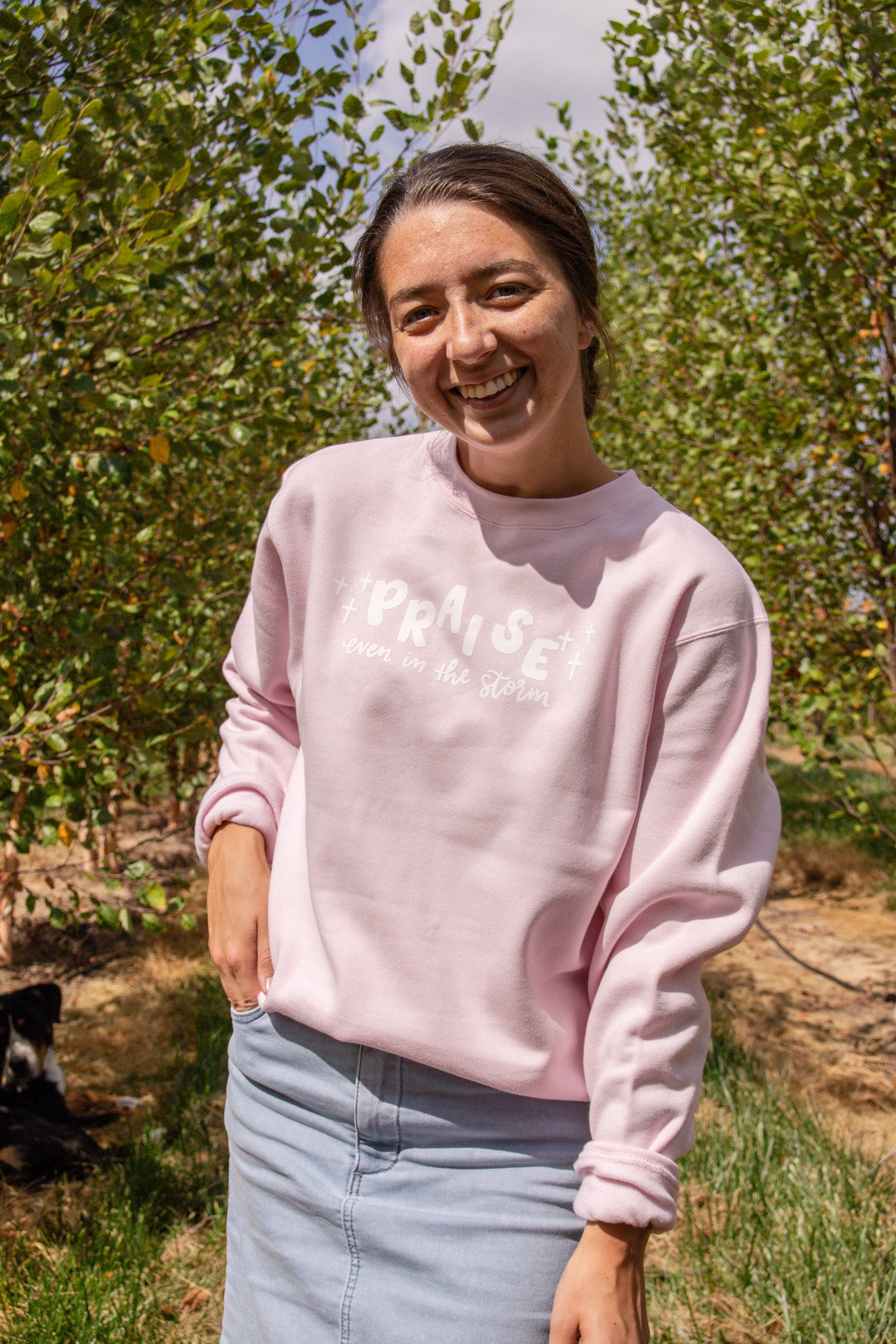 Praise even in the storm | crewneck (Pink)