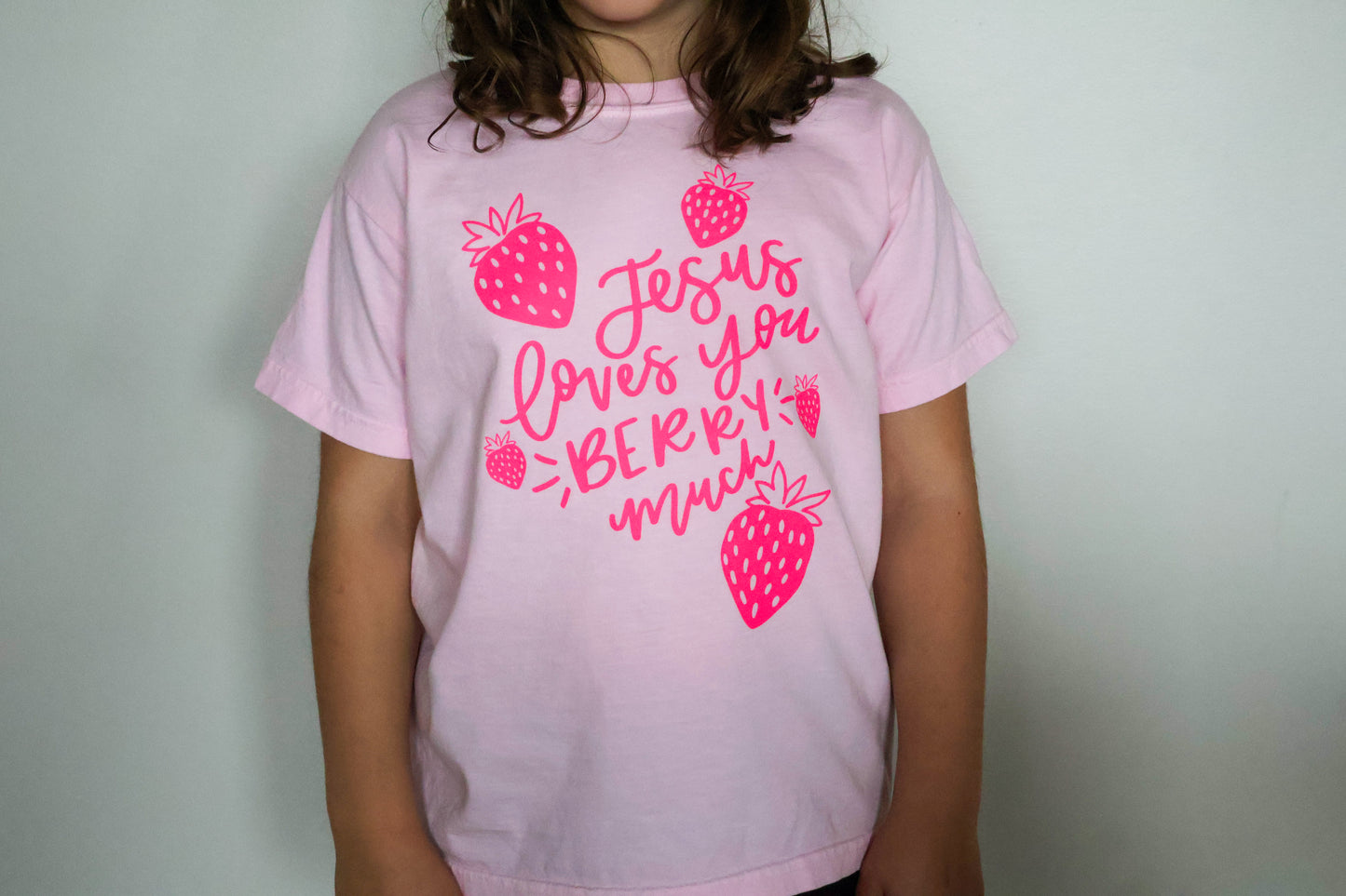 Jesus loves you berry much | Youth tee