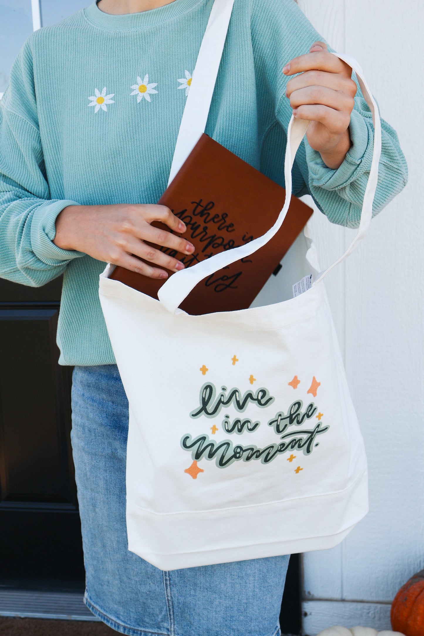 Live in the moment | XL tote bag