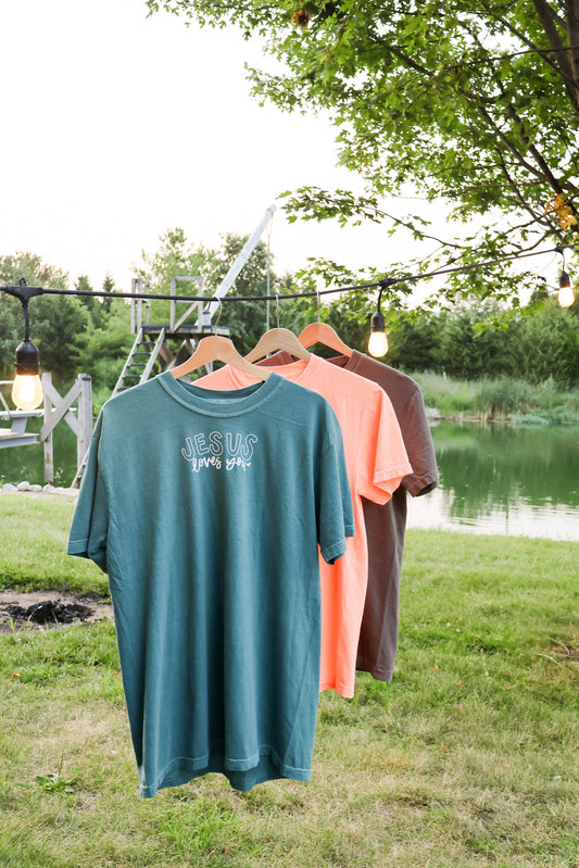 Jesus Loves You | tee