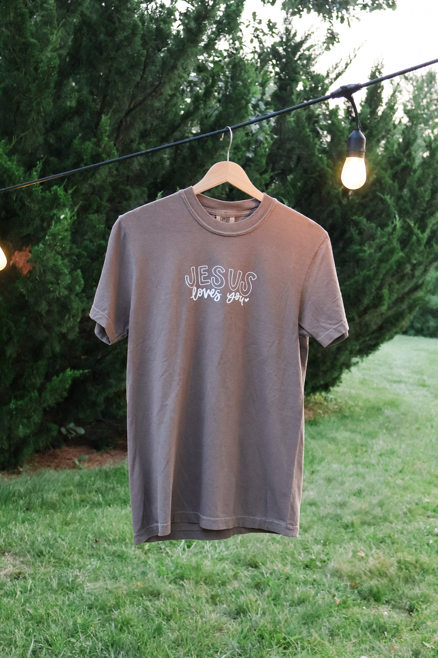 Jesus Loves You | tee