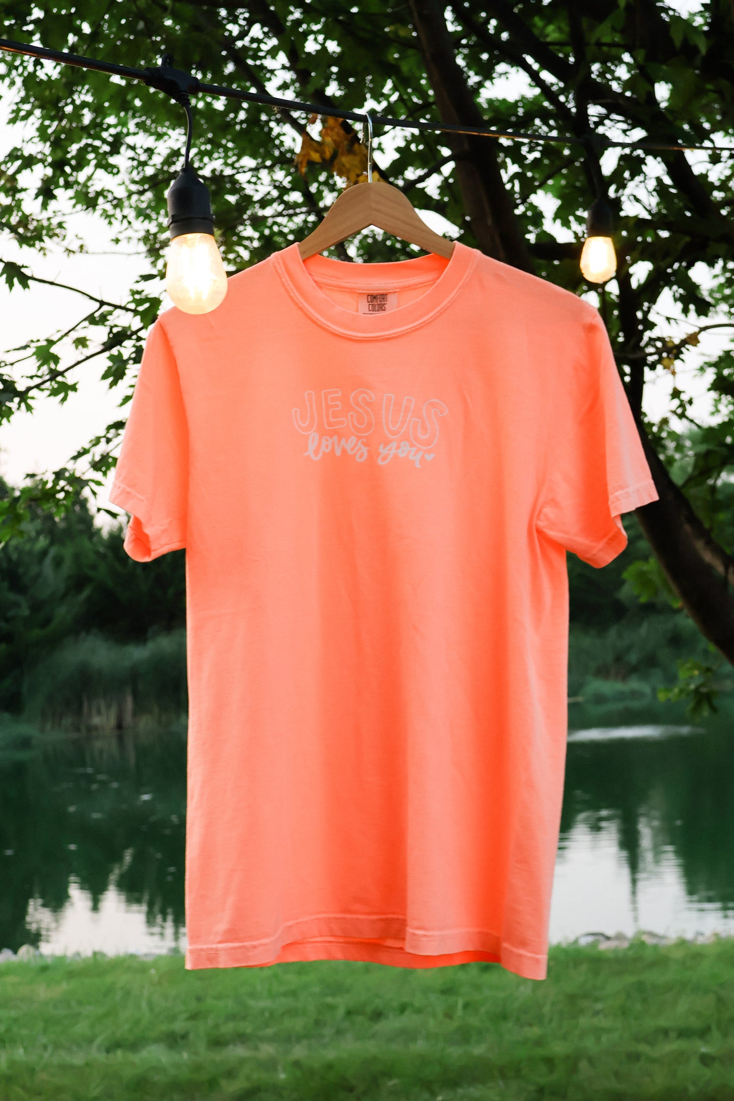 Jesus Loves You | tee