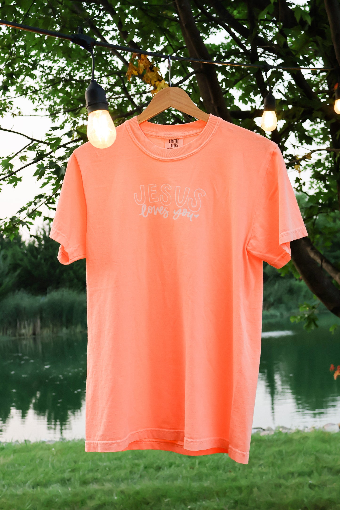 Jesus Loves You | tee