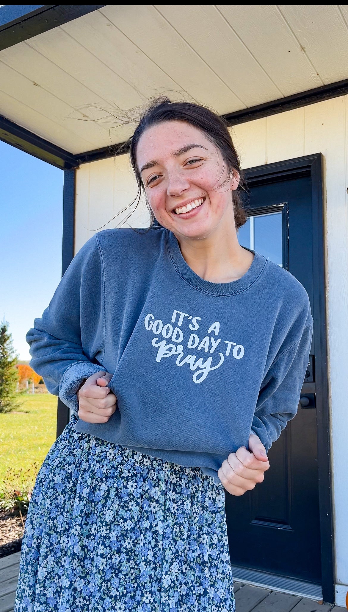 Good Day to Pray | crewneck