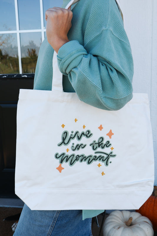 Live in the moment | XL tote bag